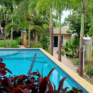 Hibiscus House Guest house